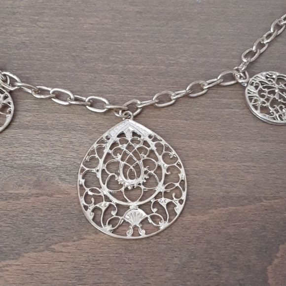 Gold tone filigree necklace. - Picture 2 of 5